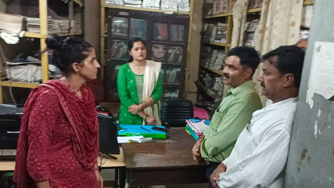 DM Dehradun surprise inspection focus of efficiency of Collectorate